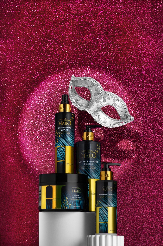 В этом году бренд Salon-Royal-Hair с дедушкой морозом будет дарить подарки.